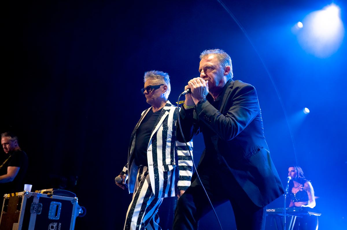 Arbeid Adelt ! & Guests: Der Klinke & Parkaparaplu @ Paulusfeesten Oostende, picture 2, photographed by Luc Klinckaert - FrontView Magazine