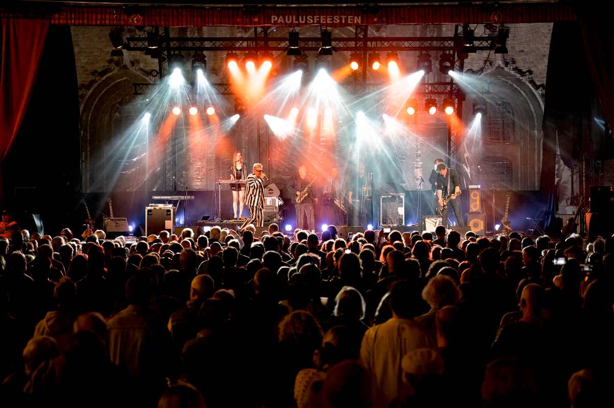Arbeid Adelt ! & Guests: Der Klinke & Parkaparaplu @ Paulusfeesten Oostende, picture 10, photographed by Luc Klinckaert - FrontView Magazine
