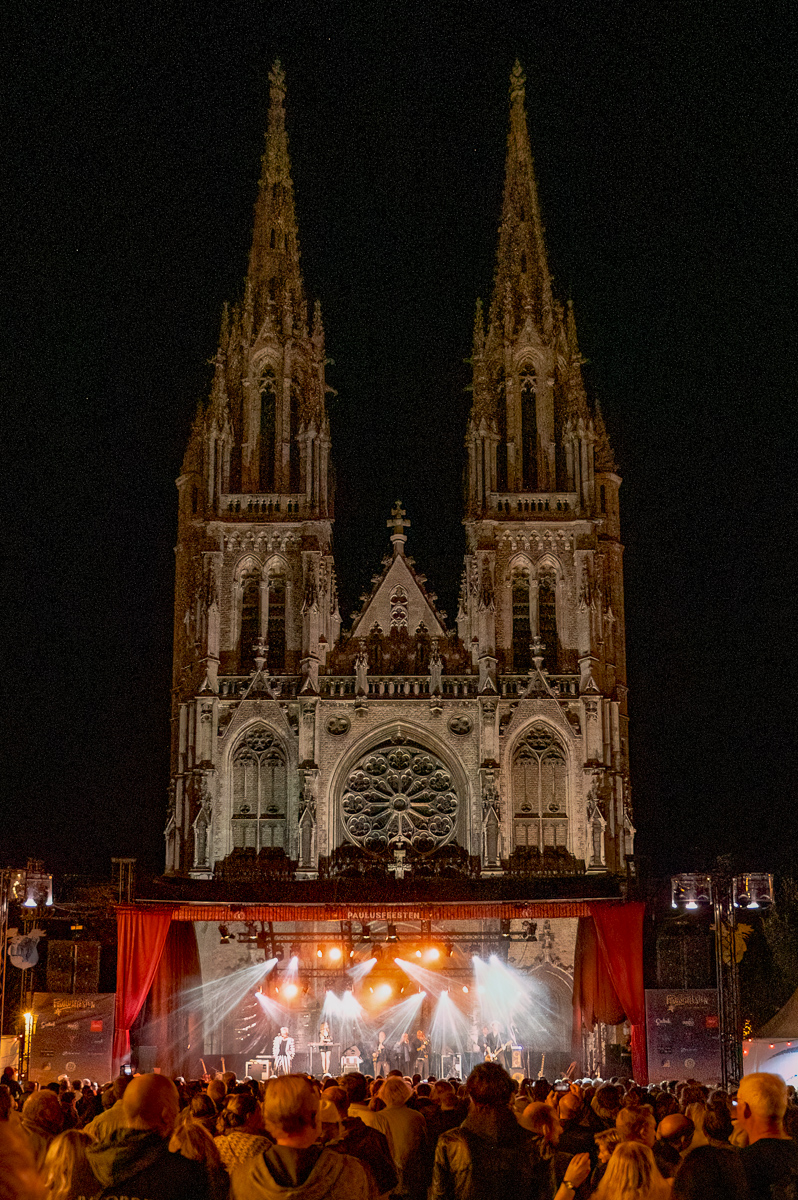 Arbeid Adelt ! & Guests: Der Klinke & Parkaparaplu @ Paulusfeesten Oostende, picture 11, photographed by Luc Klinckaert - FrontView Magazine