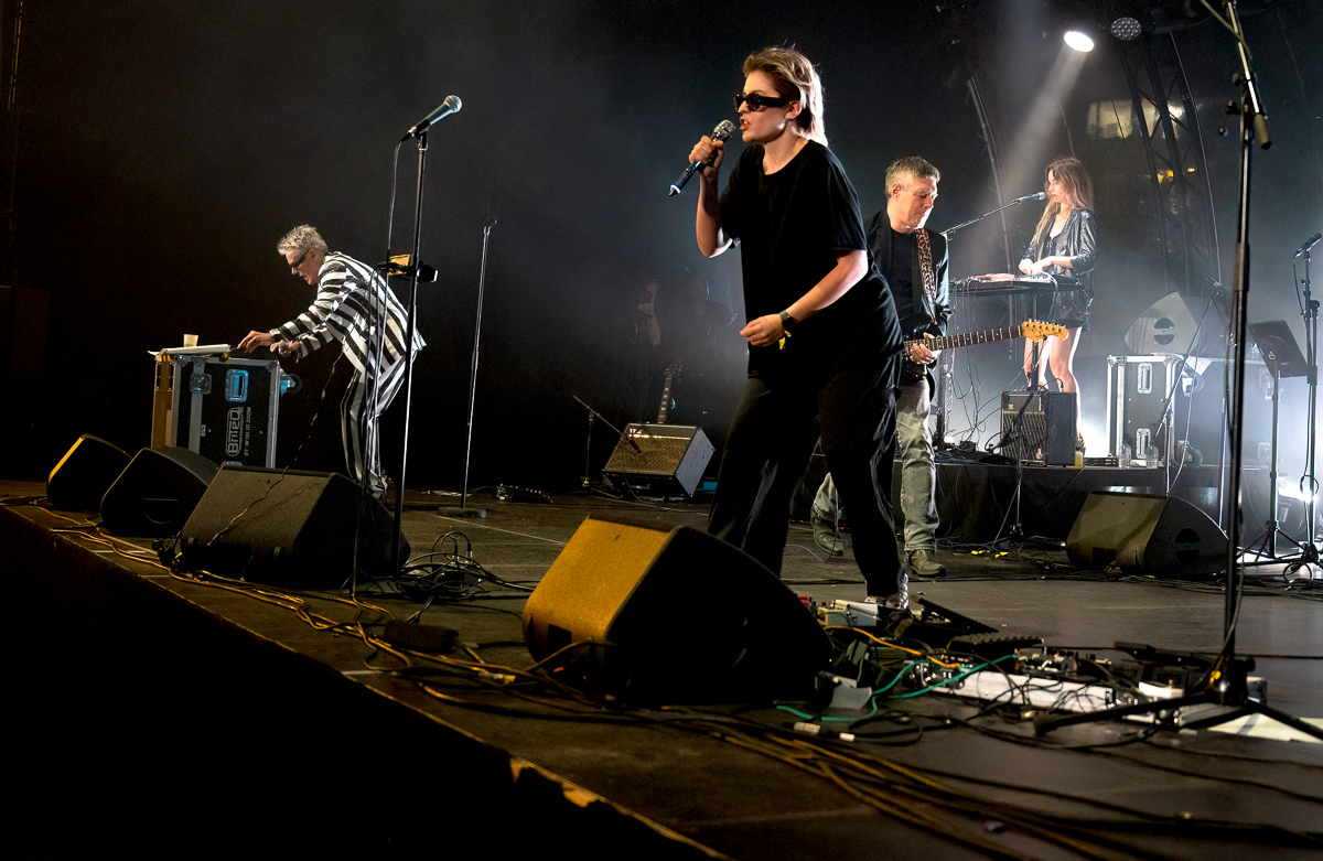 Arbeid Adelt ! & Guests: Der Klinke & Parkaparaplu @ Paulusfeesten Oostende, picture 13, photographed by Luc Klinckaert - FrontView Magazine