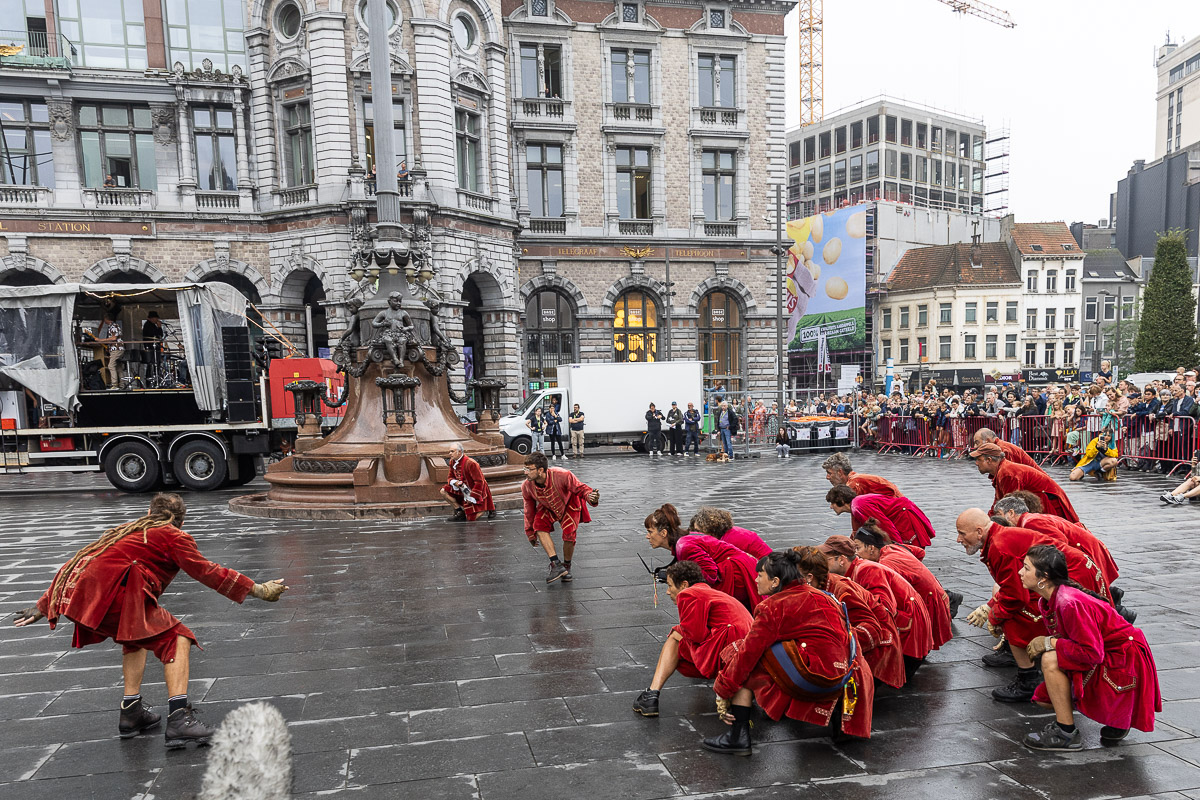 De Reuzen van Royal de Luxe @ Antwerpen, picture 4, photographed by Marc Verdonck - FrontView Magazine