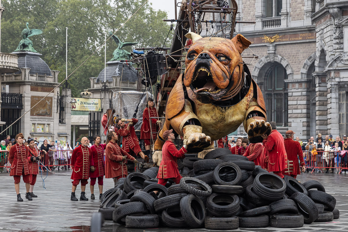 De Reuzen van Royal de Luxe @ Antwerpen, picture 7, photographed by Marc Verdonck - FrontView Magazine