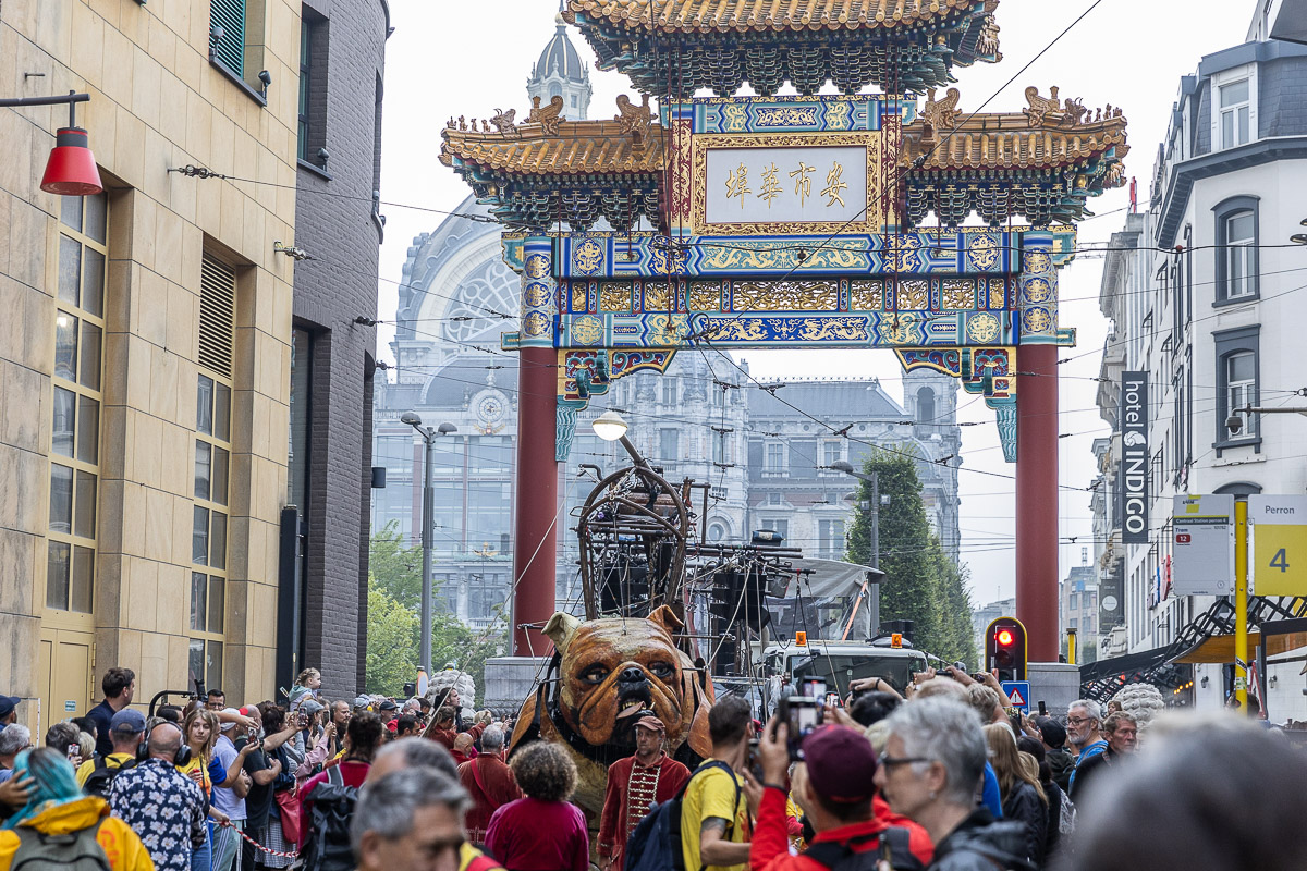 De Reuzen van Royal de Luxe @ Antwerpen, picture 12, photographed by Marc Verdonck - FrontView Magazine