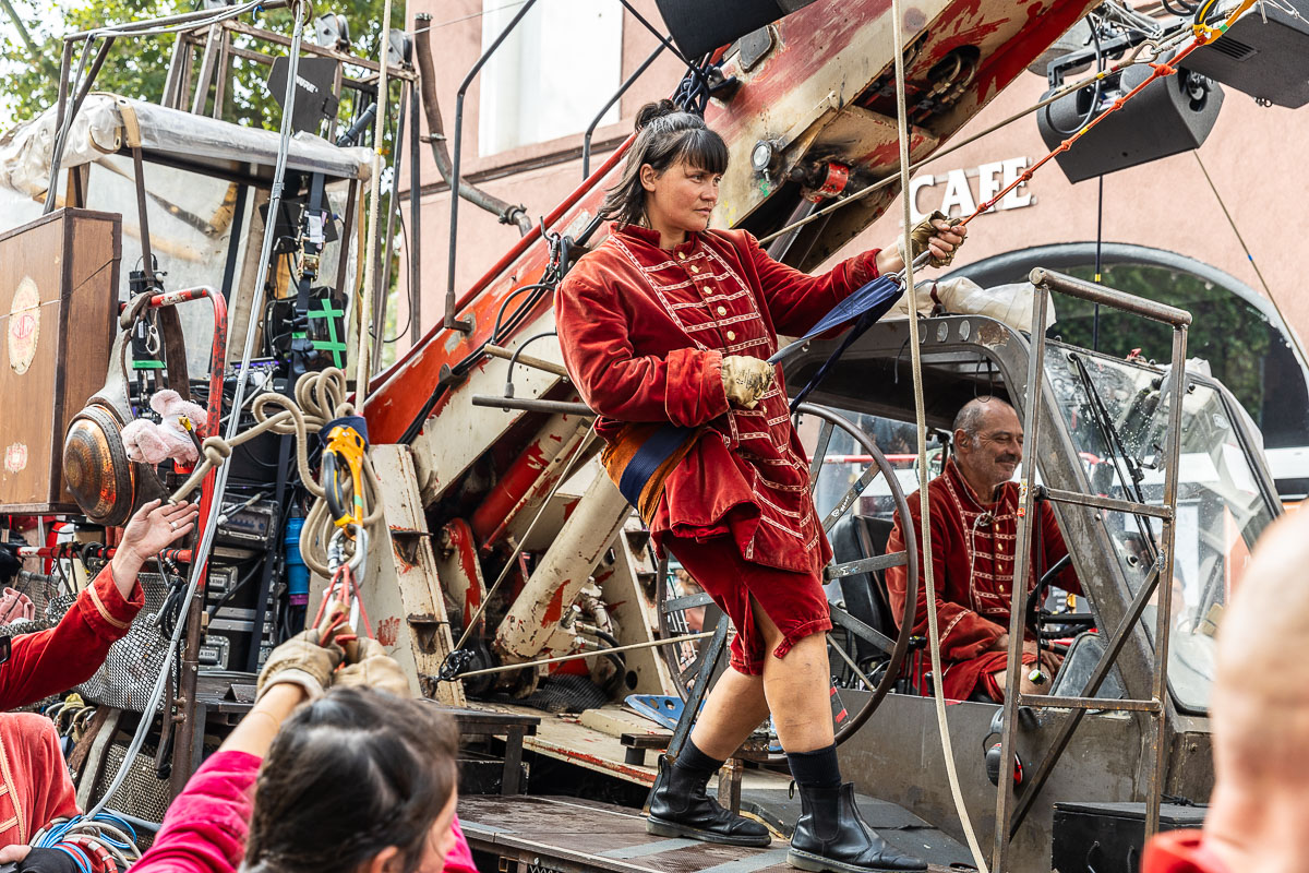 De Reuzen van Royal de Luxe @ Antwerpen, picture 21, photographed by Marc Verdonck - FrontView Magazine