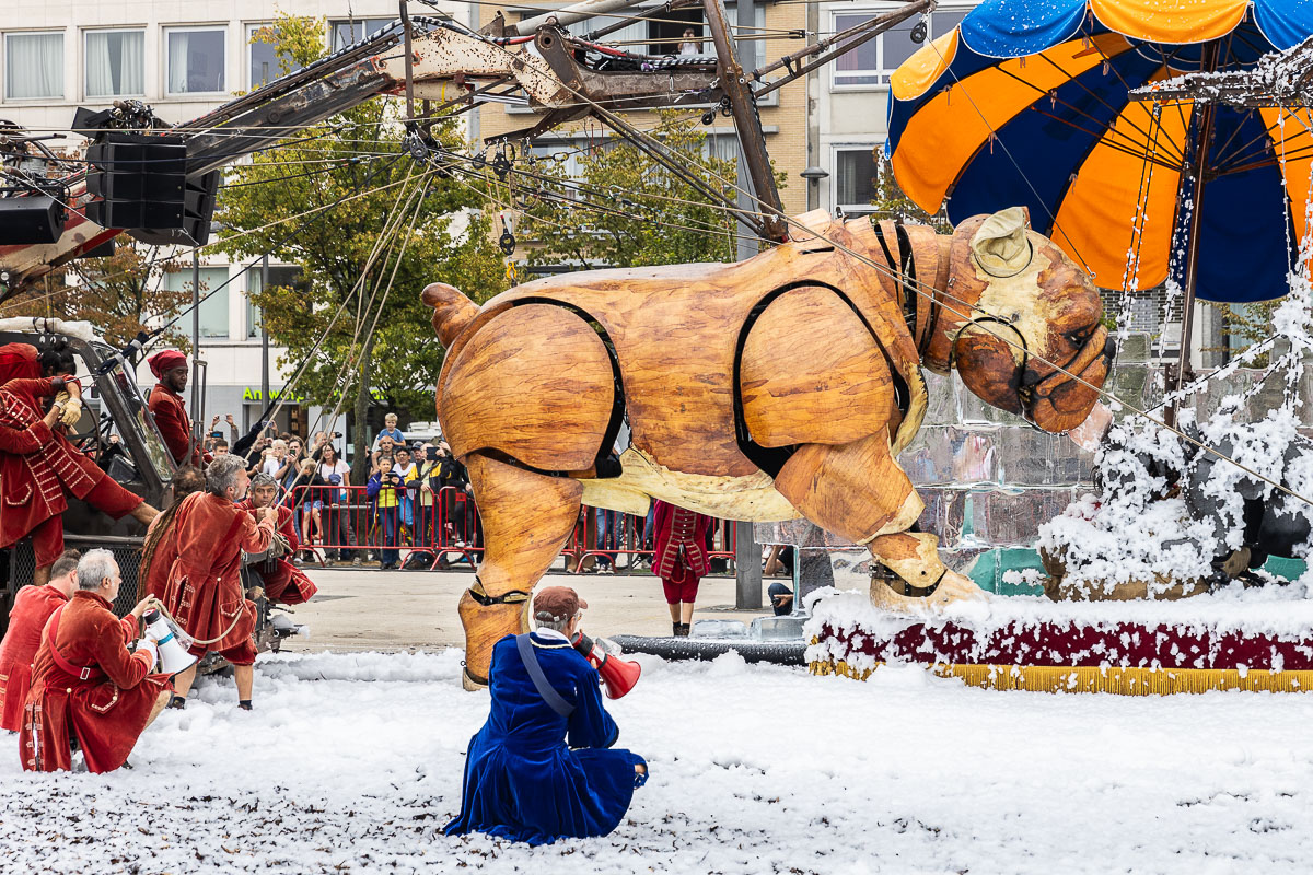 De Reuzen van Royal de Luxe @ Antwerpen, picture 31, photographed by Marc Verdonck - FrontView Magazine