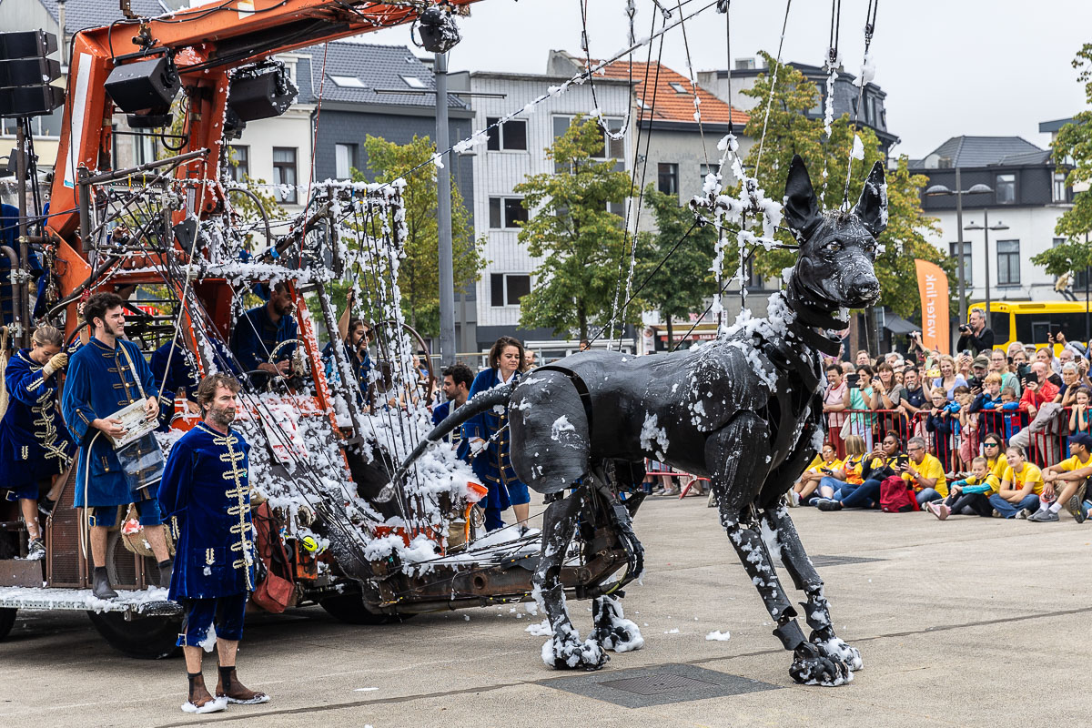 De Reuzen van Royal de Luxe @ Antwerpen, picture 35, photographed by Marc Verdonck - FrontView Magazine