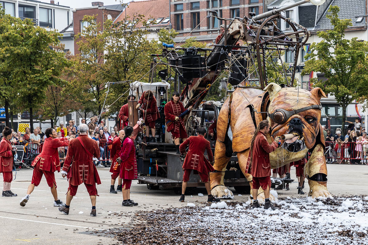 De Reuzen van Royal de Luxe @ Antwerpen, picture 36, photographed by Marc Verdonck - FrontView Magazine