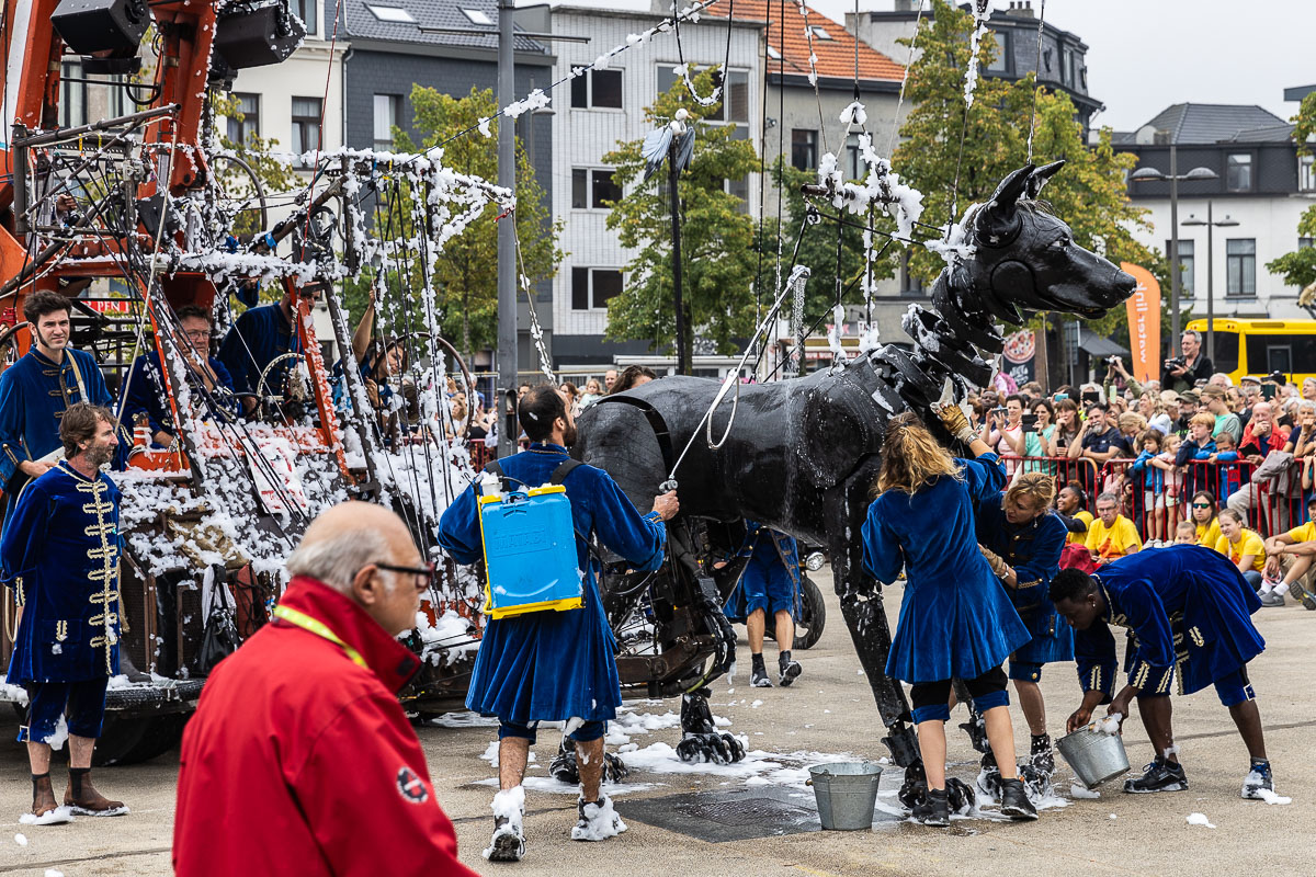 De Reuzen van Royal de Luxe @ Antwerpen, picture 37, photographed by Marc Verdonck - FrontView Magazine