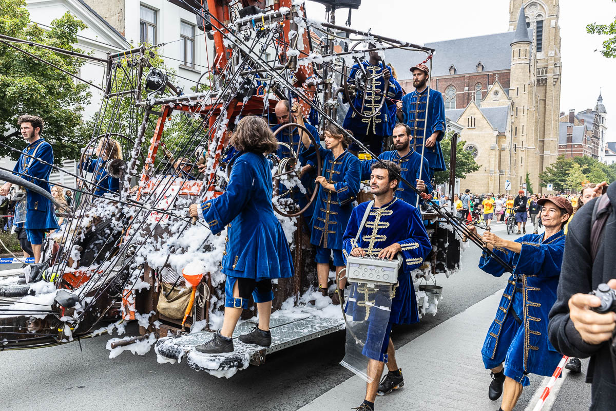 De Reuzen van Royal de Luxe @ Antwerpen, picture 47, photographed by Marc Verdonck - FrontView Magazine