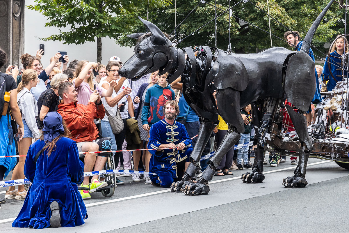De Reuzen van Royal de Luxe @ Antwerpen, picture 48, photographed by Marc Verdonck - FrontView Magazine