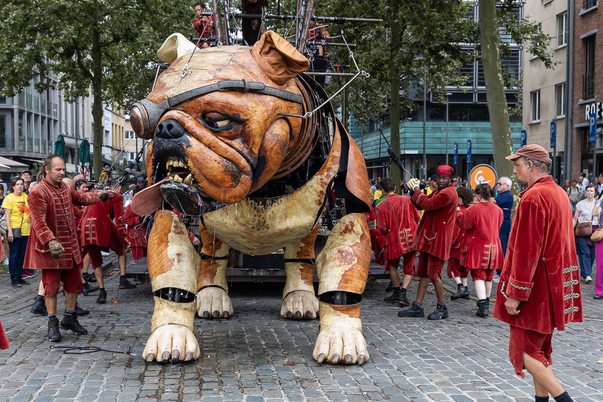 De Reuzen van Royal de Luxe @ Antwerpen, picture 60, photographed by Marc Verdonck - FrontView Magazine
