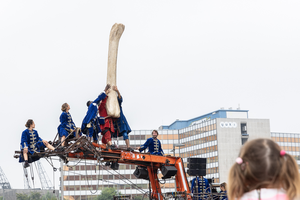 De Reuzen van Royal de Luxe @ Antwerpen, picture 63, photographed by Marc Verdonck - FrontView Magazine