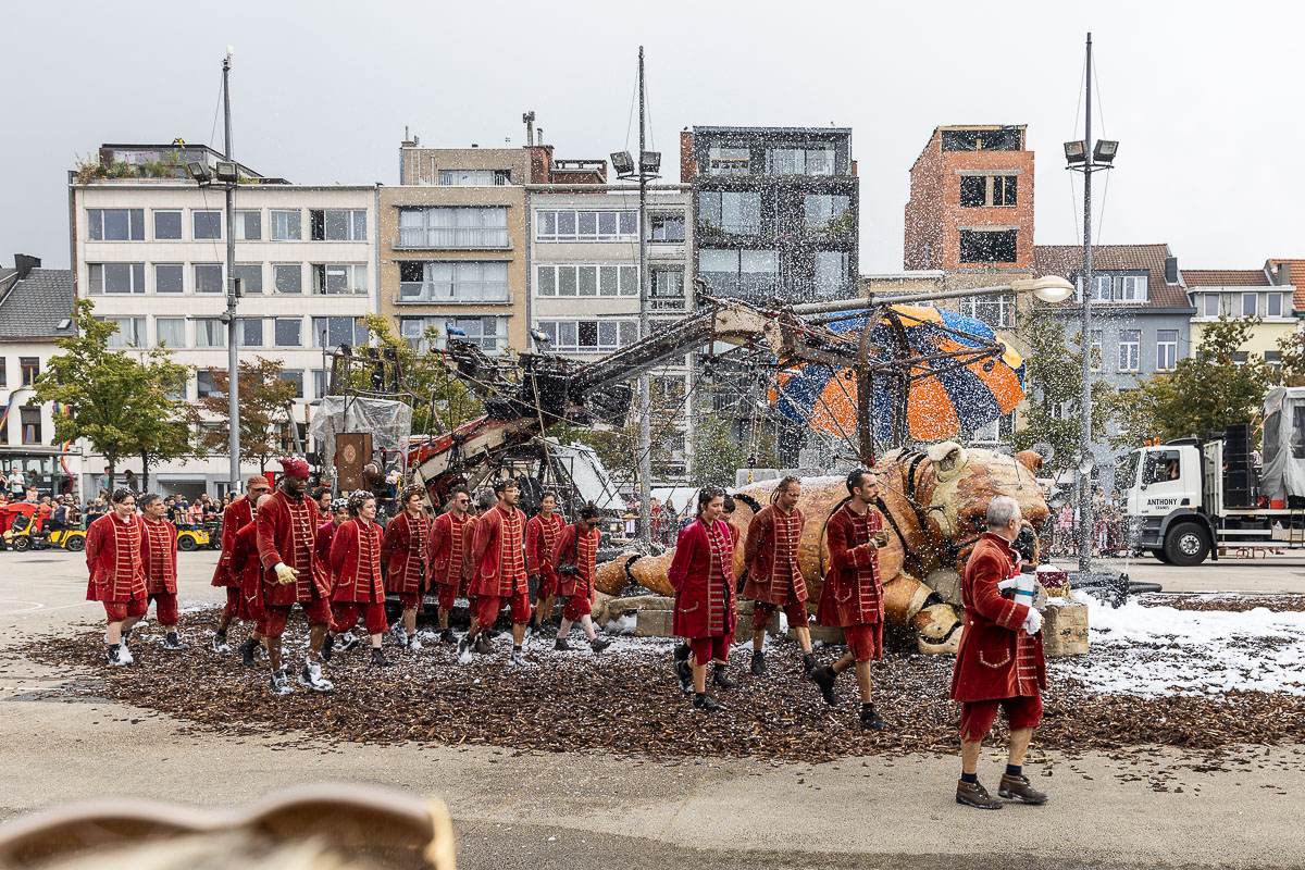 De Reuzen van Royal de Luxe @ Antwerpen, picture 70, photographed by Marc Verdonck - FrontView Magazine