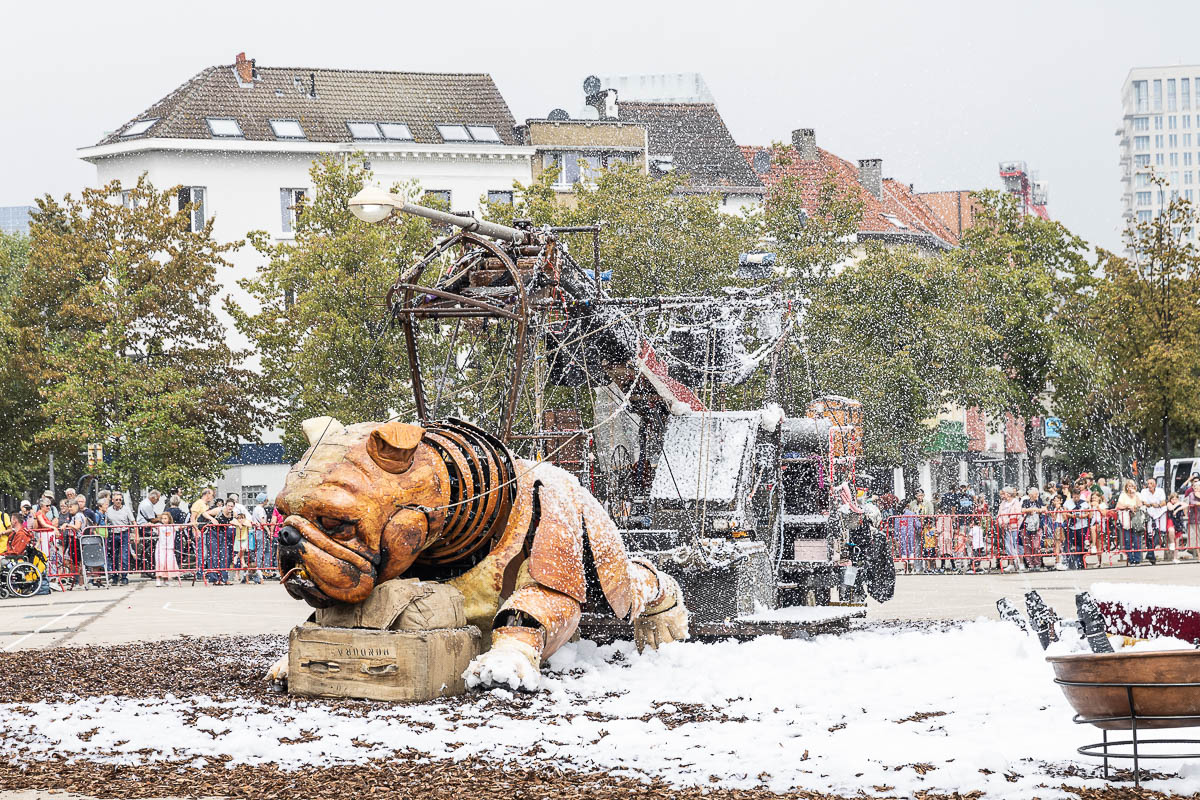 De Reuzen van Royal de Luxe @ Antwerpen, picture 71, photographed by Marc Verdonck - FrontView Magazine