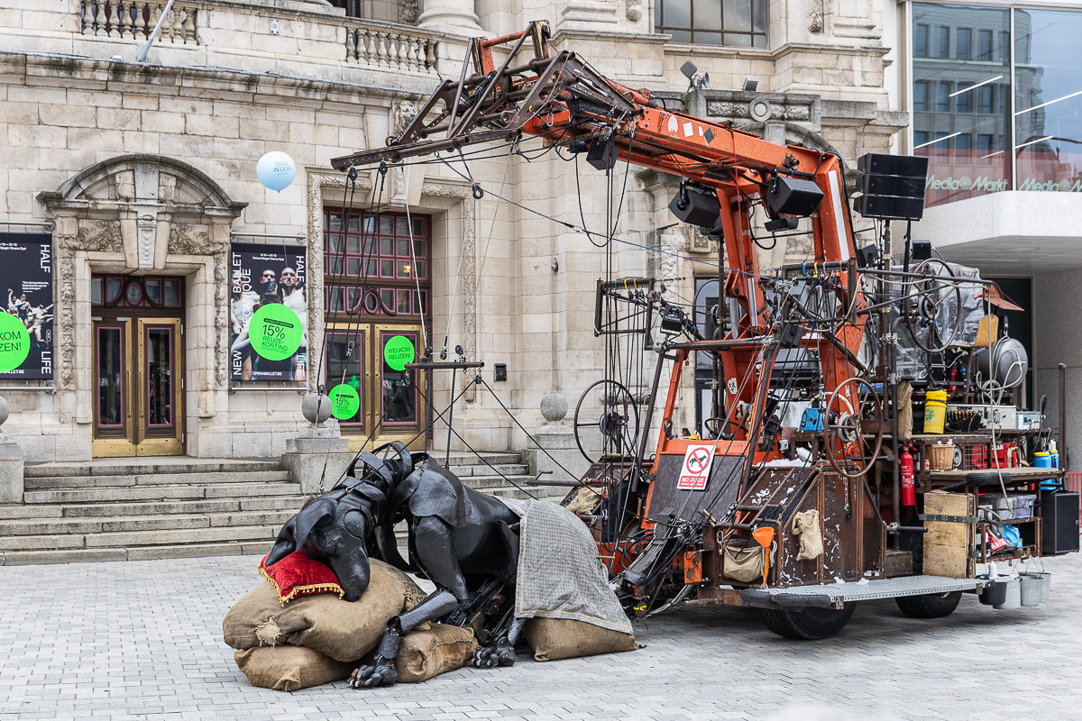 De Reuzen van Royal de Luxe @ Antwerpen, picture 72, photographed by Marc Verdonck - FrontView Magazine