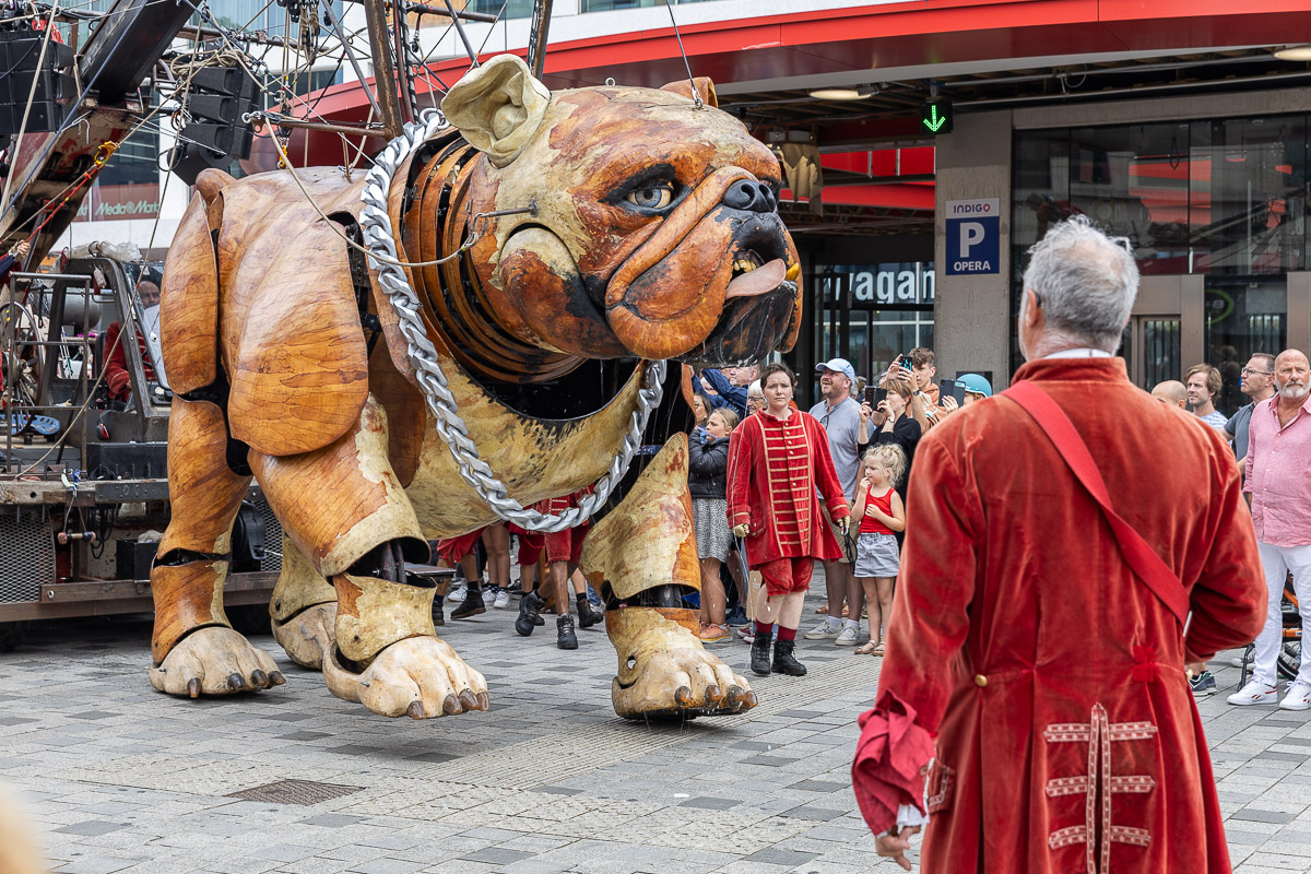 De Reuzen van Royal de Luxe @ Antwerpen, picture 86, photographed by Marc Verdonck - FrontView Magazine