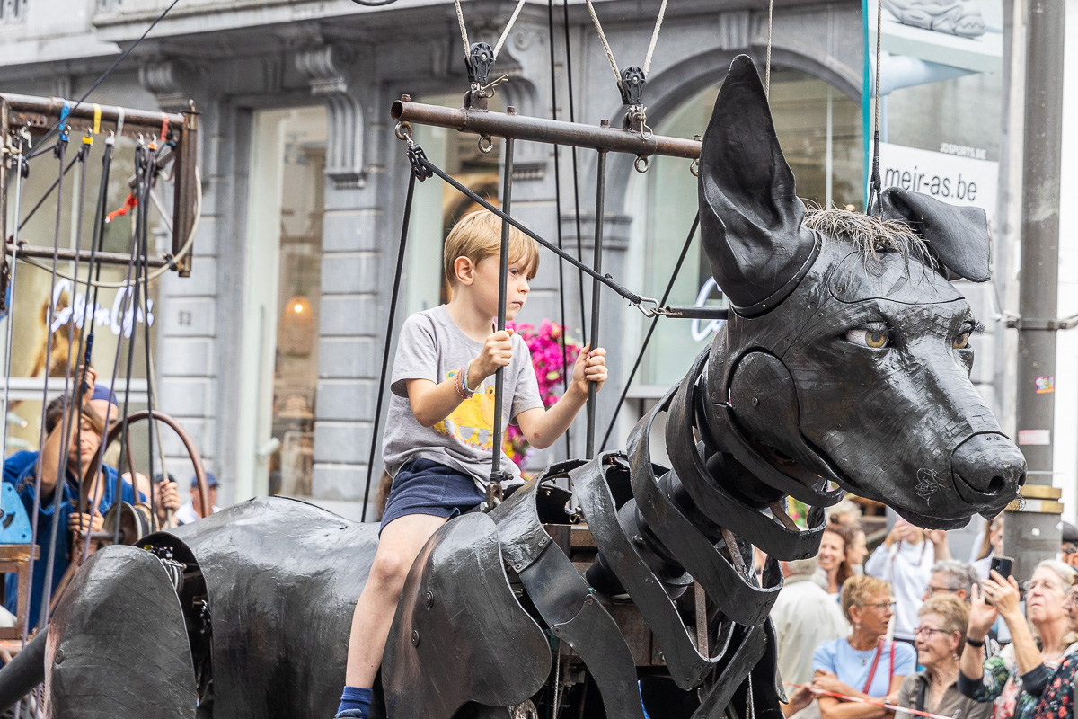 De Reuzen van Royal de Luxe @ Antwerpen, picture 93, photographed by Marc Verdonck - FrontView Magazine