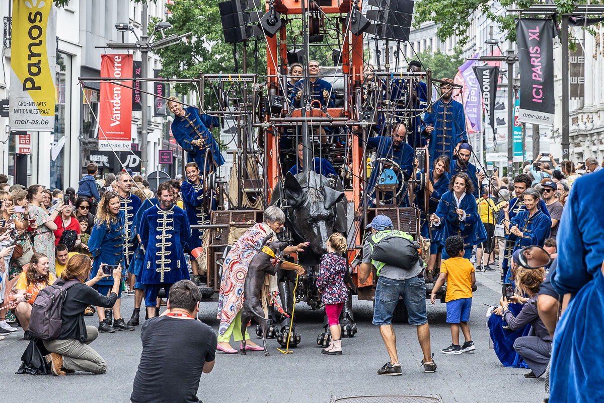 De Reuzen van Royal de Luxe @ Antwerpen, picture 95, photographed by Marc Verdonck - FrontView Magazine