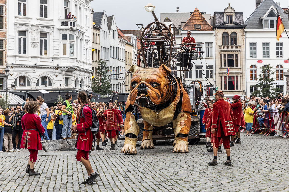 De Reuzen van Royal de Luxe @ Antwerpen, picture 97, photographed by Marc Verdonck - FrontView Magazine