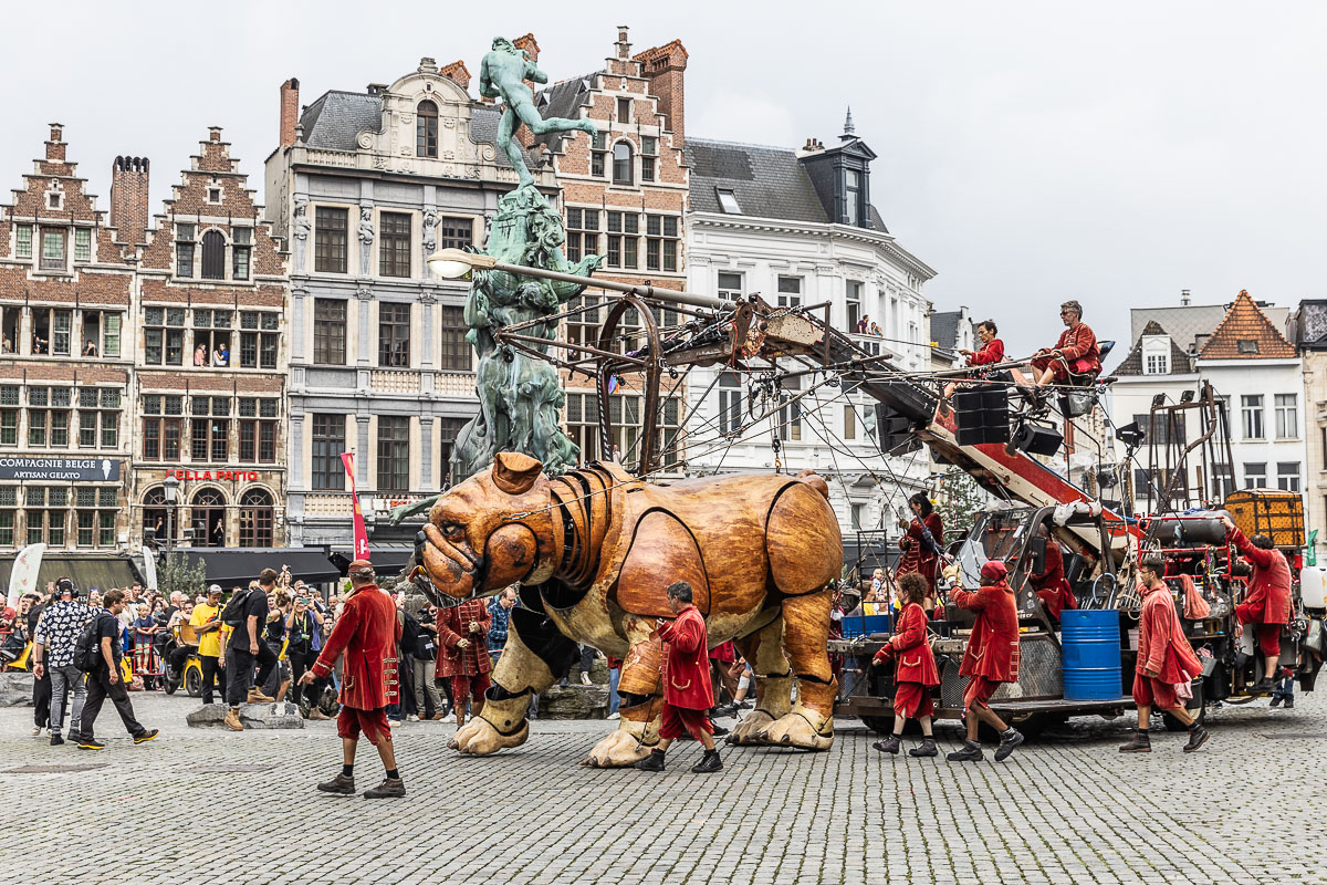 De Reuzen van Royal de Luxe @ Antwerpen, picture 98, photographed by Marc Verdonck - FrontView Magazine