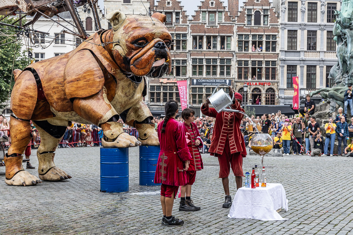 De Reuzen van Royal de Luxe @ Antwerpen, picture 101, photographed by Marc Verdonck - FrontView Magazine