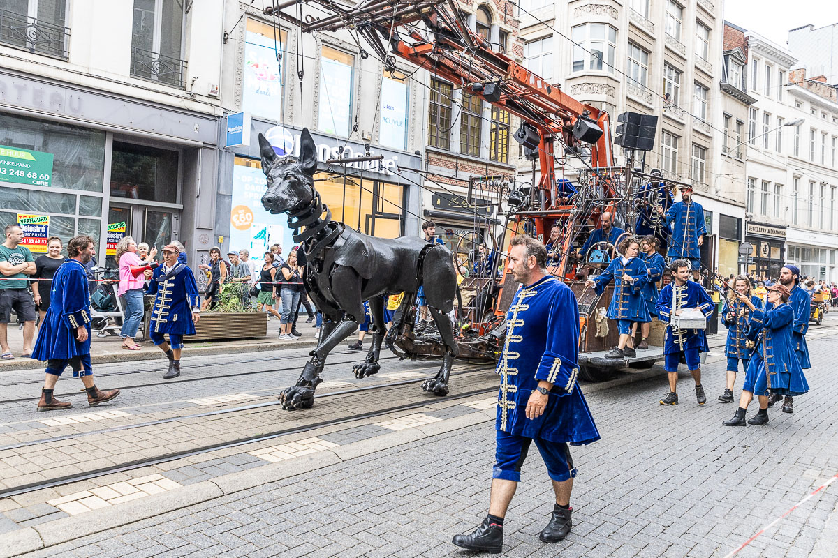 De Reuzen van Royal de Luxe @ Antwerpen, picture 110, photographed by Marc Verdonck - FrontView Magazine