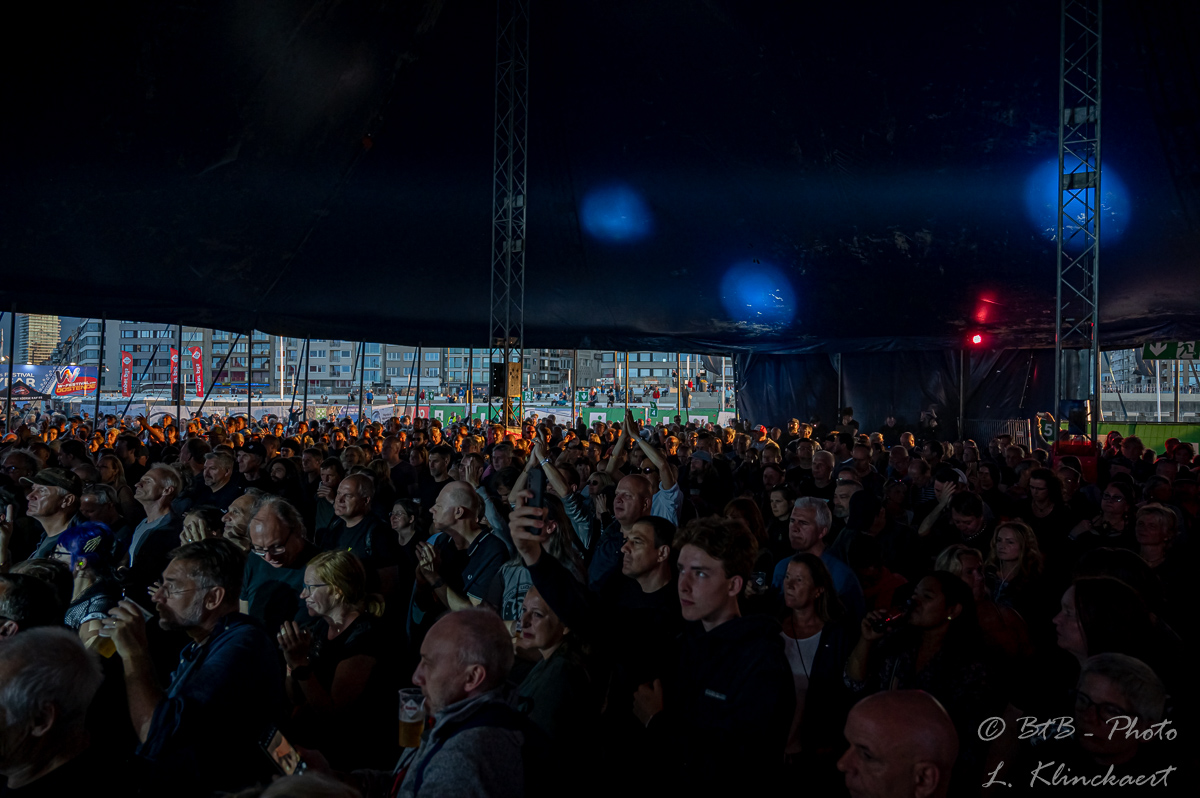 Mike Peters of The Alarm @ W-Fest dag 1, picture 2, photographed by Luc Klinckaert - FrontView Magazine