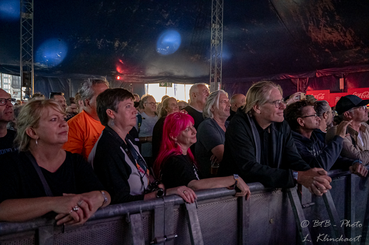 Mike Peters of The Alarm @ W-Fest dag 1, picture 6, photographed by Luc Klinckaert - FrontView Magazine