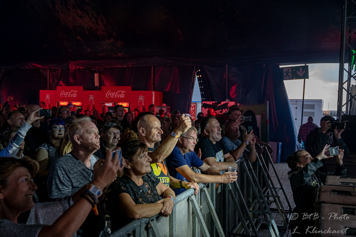 Mike Peters of The Alarm @ W-Fest dag 1, picture 8, photographed by Luc Klinckaert - FrontView Magazine