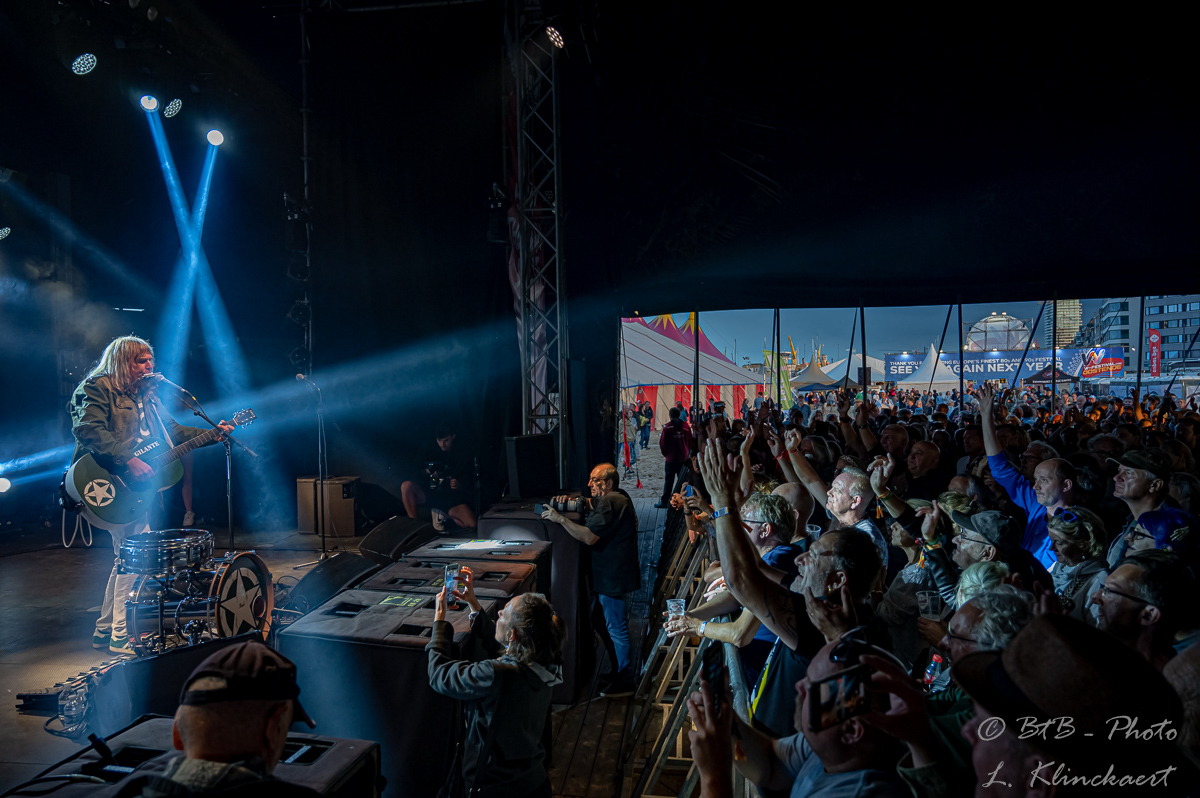 Mike Peters of The Alarm @ W-Fest dag 1, picture 9, photographed by Luc Klinckaert - FrontView Magazine