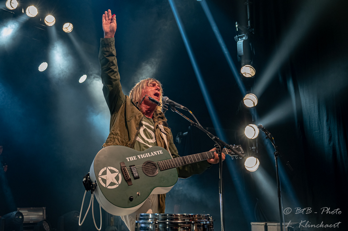 Mike Peters of The Alarm @ W-Fest dag 1, picture 10, photographed by Luc Klinckaert - FrontView Magazine