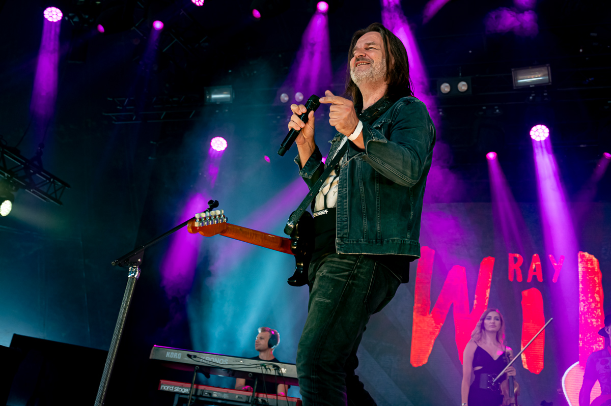 Genesis (Classic) @ W- Fest dag 3, picture 4, photographed by Luc Klinckaert - FrontView Magazine