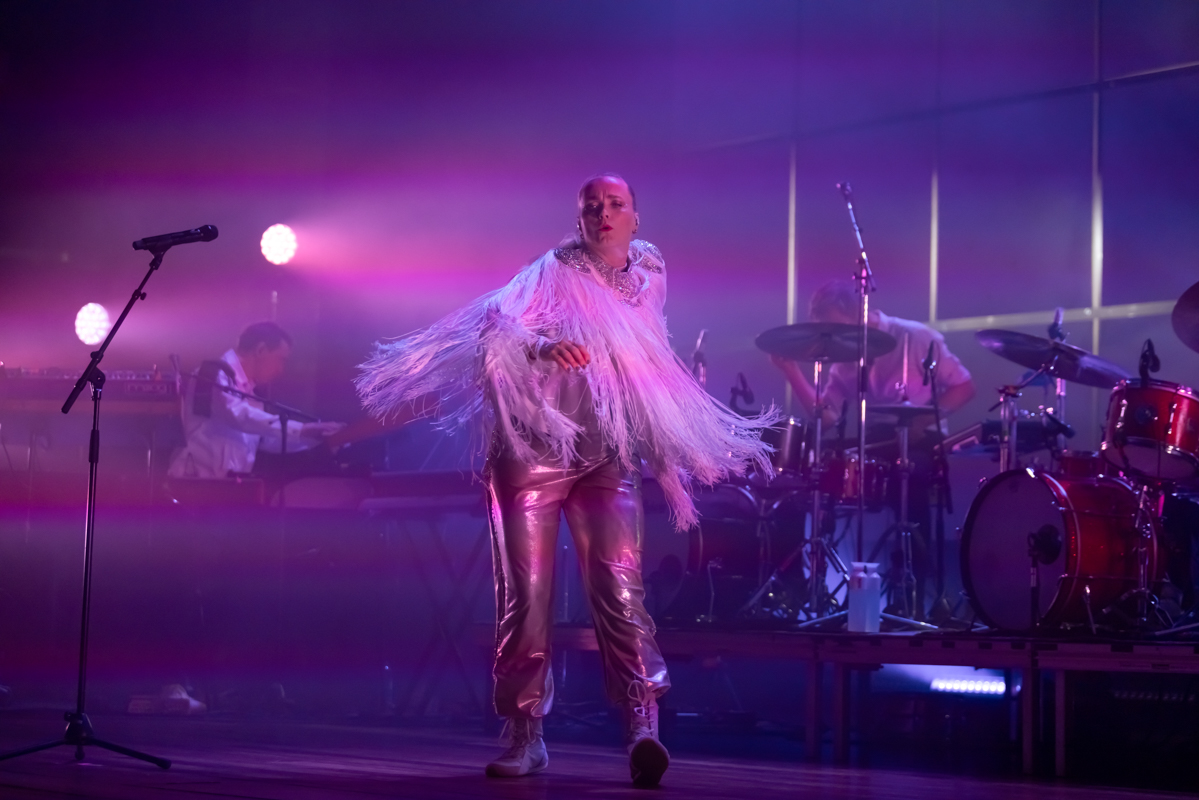 Ane Brun @ De Roma, picture 2, photographed by dirk janssens - FrontView Magazine