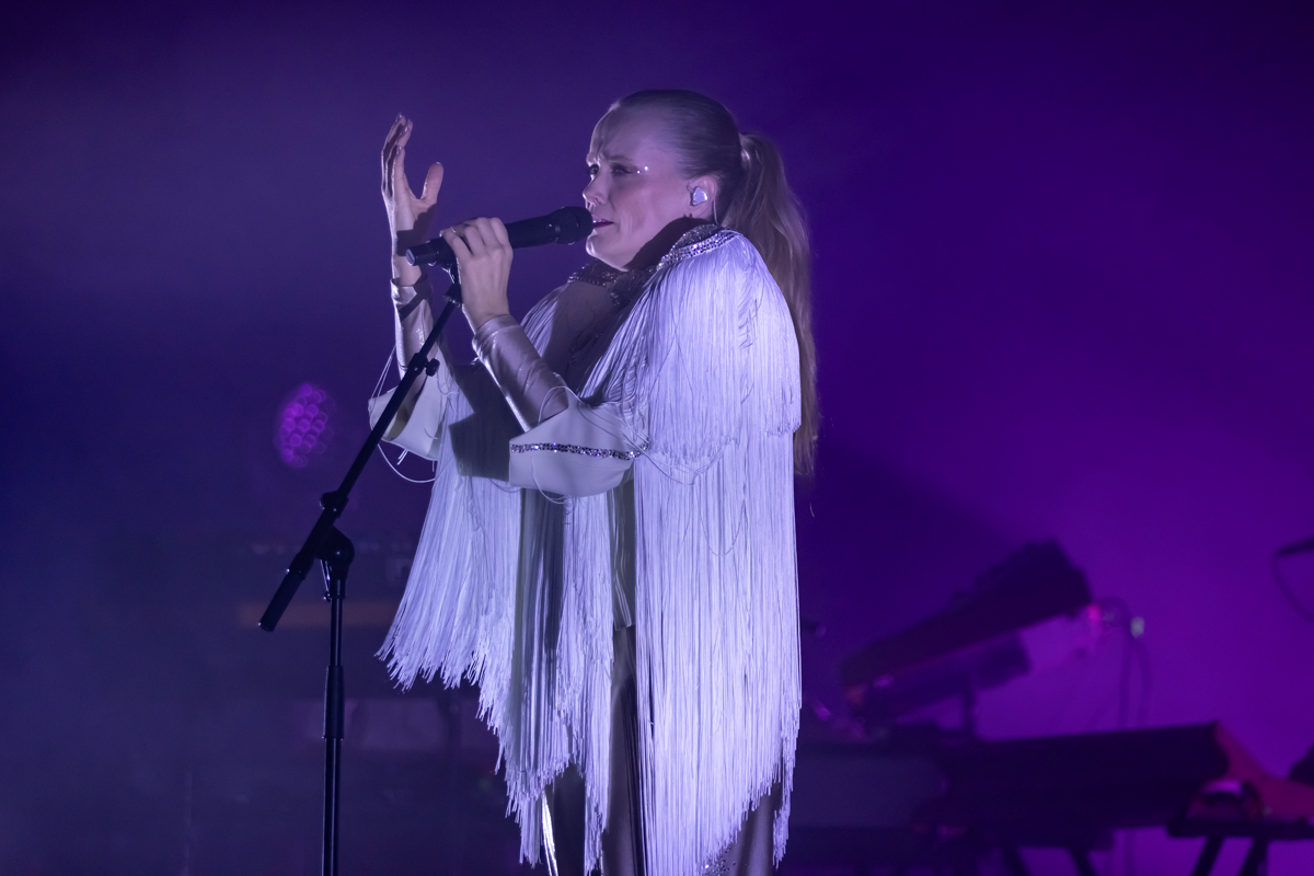 Ane Brun @ De Roma, picture 3, photographed by dirk janssens - FrontView Magazine