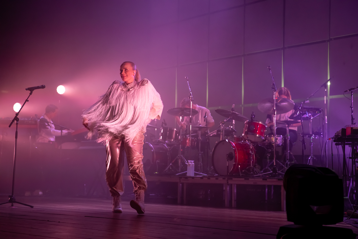 Ane Brun @ De Roma, picture 8, photographed by dirk janssens - FrontView Magazine