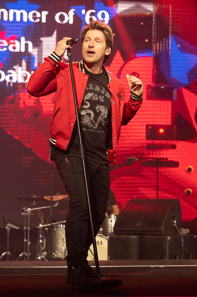 Gene Thomas @ Joe Singalong Party 2023, picture 4, photographed by Gert Daemen - FrontView Magazine