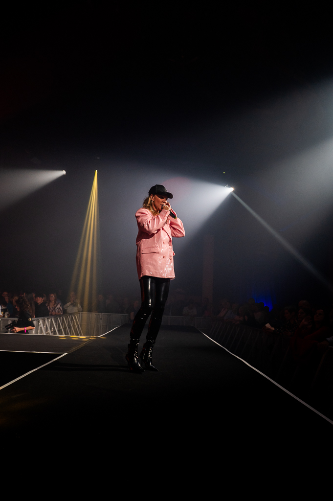 Kate Ryan Joe Singalong Party 2023, picture 5, photographed by Gert Daemen - FrontView Magazine