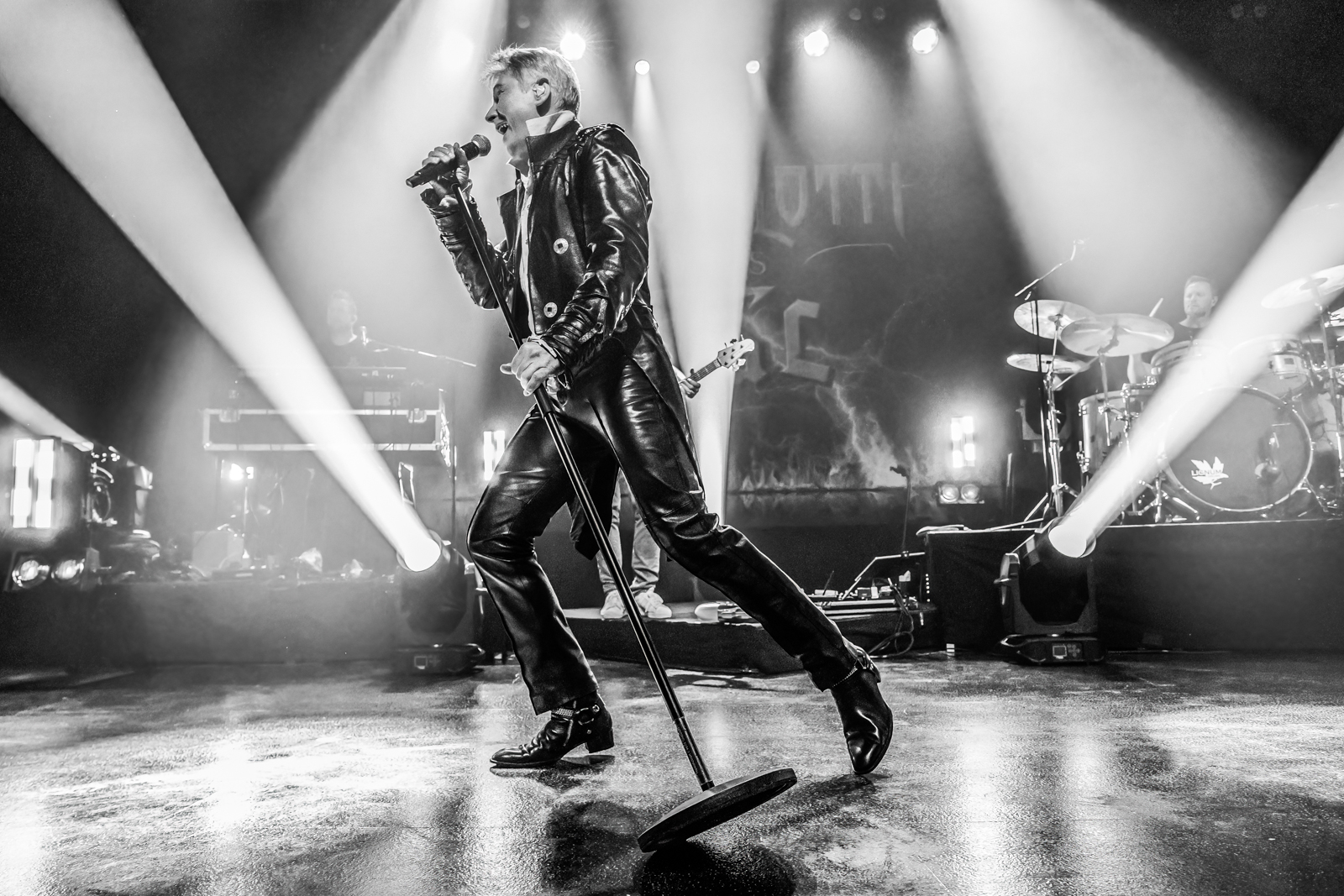 Helmut Lotti goes Metal Live in concert, picture 11, photographed by Paul Jongeneelen - FrontView Magazine