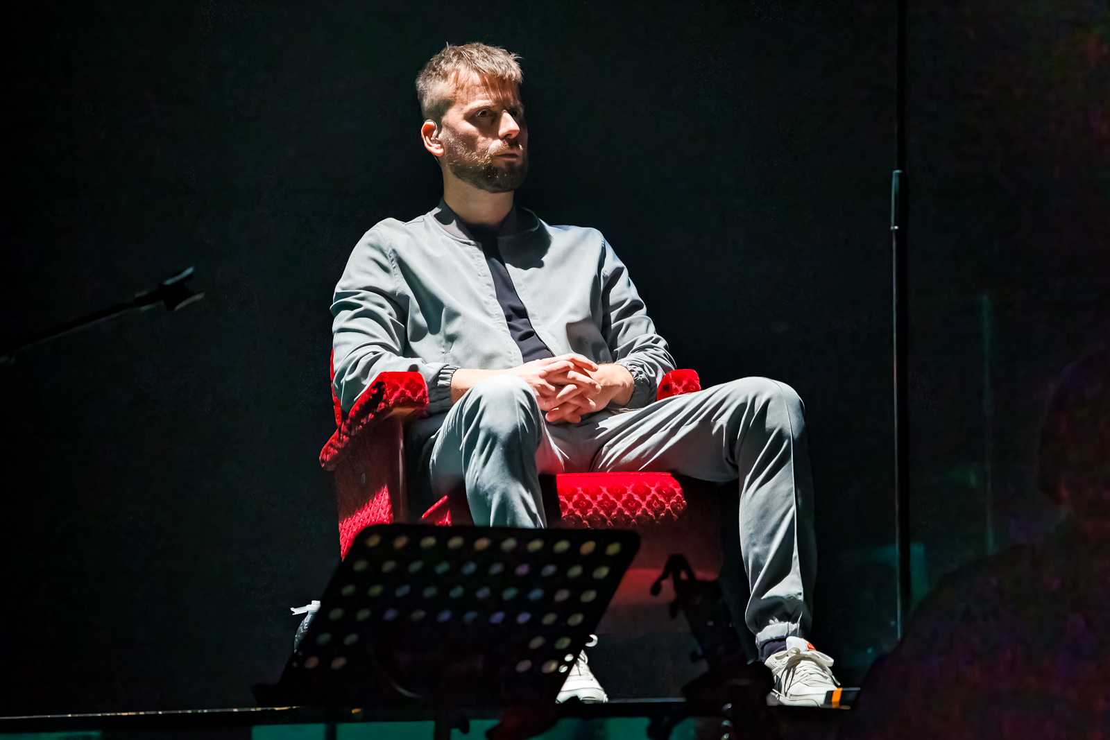 Tourist LemC "Onrust" in Toneelhuis (Bourla Schouwburg), picture 3, photographed by Paul Jongeneelen - FrontView Magazine