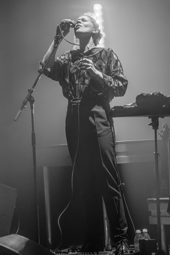 Tourist LemC "Onrust" in Toneelhuis (Bourla Schouwburg), picture 7, photographed by Paul Jongeneelen - FrontView Magazine