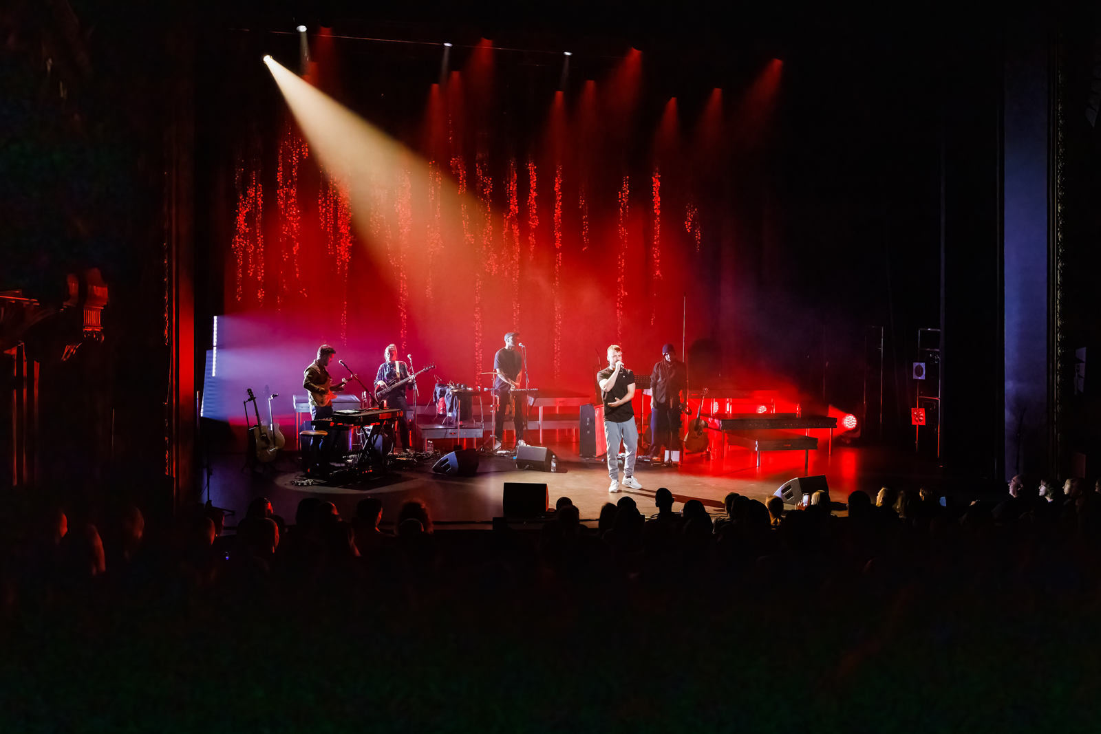 Tourist LemC "Onrust" in Toneelhuis (Bourla Schouwburg), picture 16, photographed by Paul Jongeneelen - FrontView Magazine