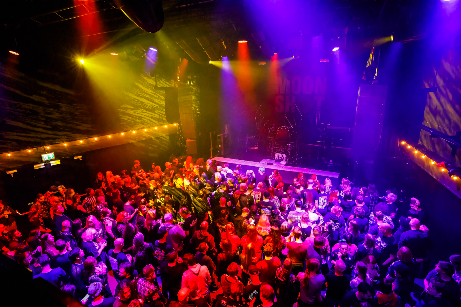 Moon shot Live at 013, picture 1, photographed by Paul Jongeneelen - FrontView Magazine