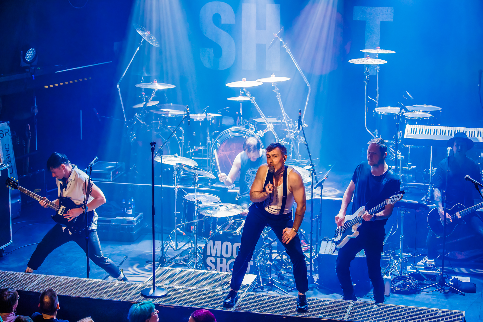 Moon shot Live at 013, picture 2, photographed by Paul Jongeneelen - FrontView Magazine