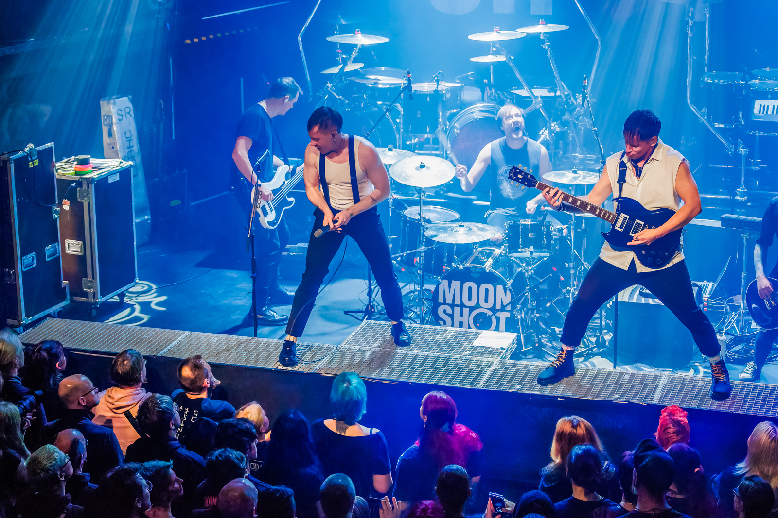 Moon shot Live at 013, picture 3, photographed by Paul Jongeneelen - FrontView Magazine