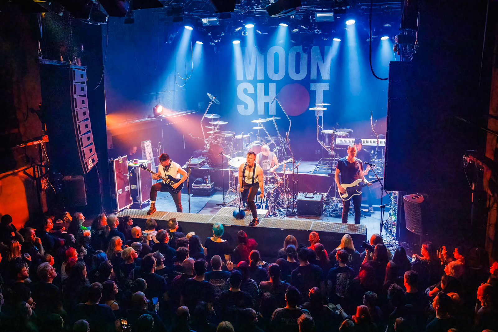 Moon shot Live at 013, picture 7, photographed by Paul Jongeneelen - FrontView Magazine