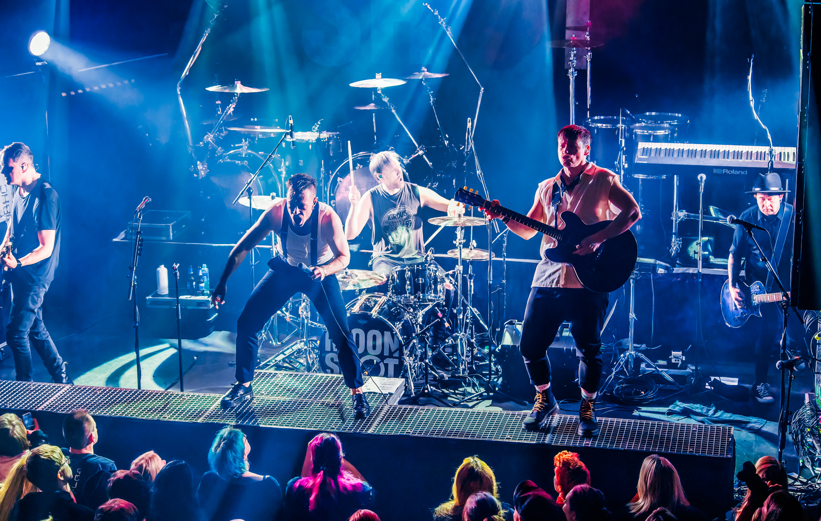 Moon shot Live at 013, picture 8, photographed by Paul Jongeneelen - FrontView Magazine