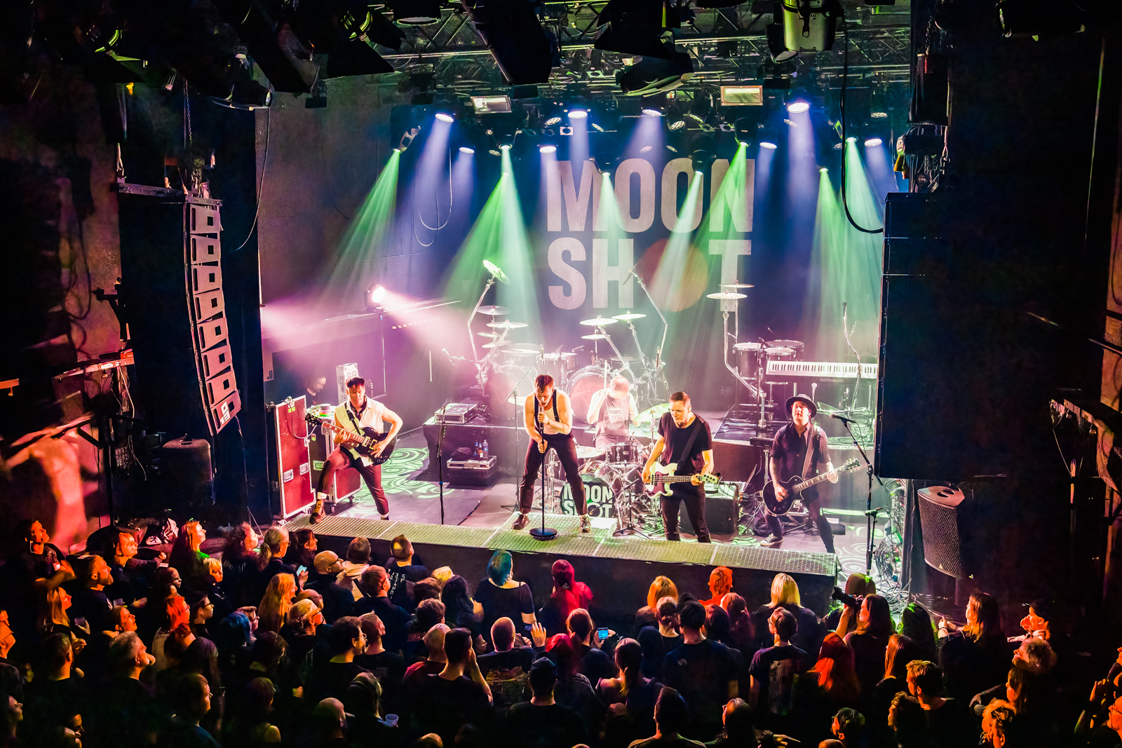 Moon shot Live at 013, picture 15, photographed by Paul Jongeneelen - FrontView Magazine