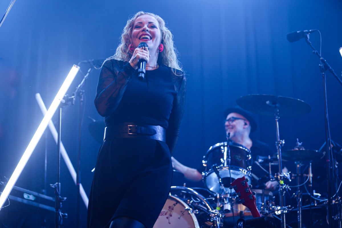 Anneke van Giersbergen en band Sweep Against The Stars tour, foto 12, foto's door Kitty van de Waart - FrontView Magazine