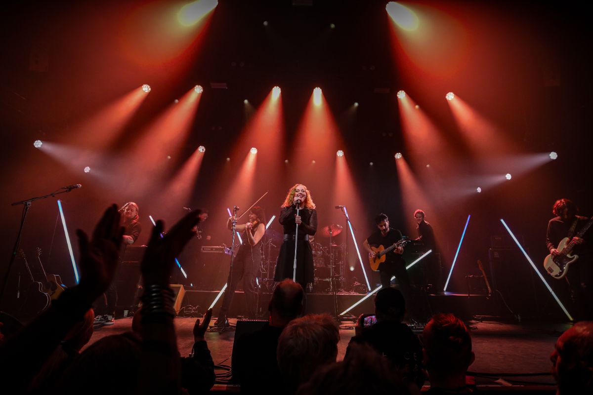 Anneke van Giersbergen en band Sweep Against The Stars tour, foto 17, foto's door Kitty van de Waart - FrontView Magazine