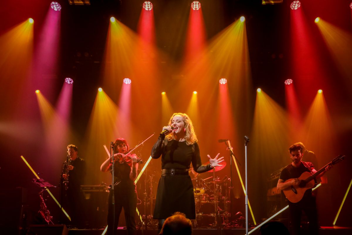 Anneke van Giersbergen en band Sweep Against The Stars tour, foto 19, foto's door Kitty van de Waart - FrontView Magazine